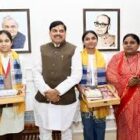 मुख्यमंत्री डॉ. यादव ने दी 12वीं बोर्ड में 500 में 494 अंक लाने पर दोनों को बधाई